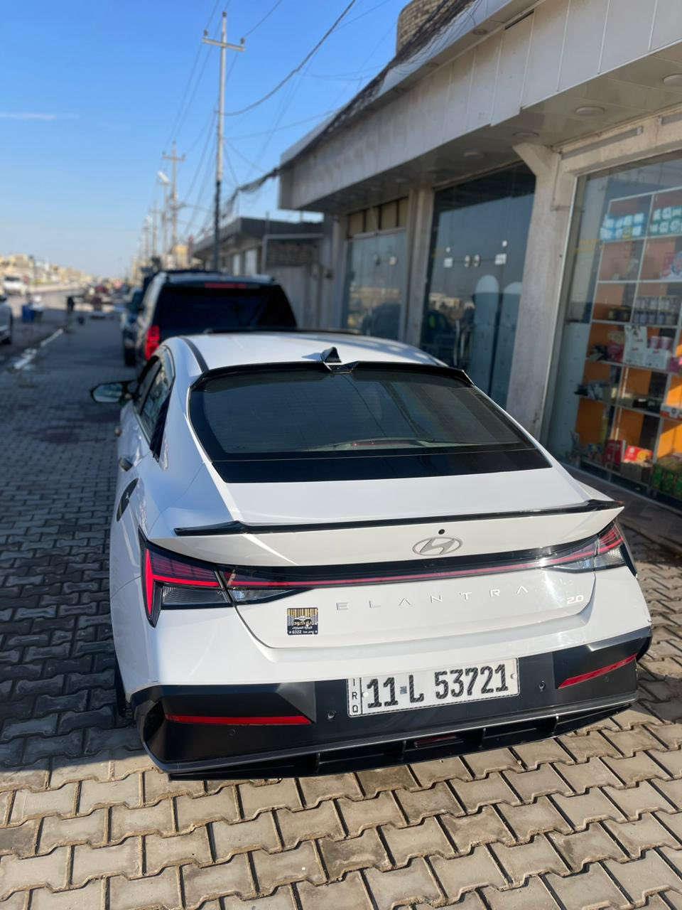 Hyundai Elantra (خليجي)

 • موديل: 2024
 • محرك: 2.0 لتر – 4 سلندر
 • قير: أوتوماتيك (CVT)
 • دفع أمامي

✨ المواصفات:
 • تشغيل بصمة + دخول ذكي
 • شاشة وسطية + نظام Apple CarPlay / Android Auto
 • كاميرا خلفية + حساسات
 • ليتات LED أمامية وخلفية
 • جنوط رياضية
 • مثبت سرعة
 • ستيرن تحكم (مالتي)

🛡️ الأمان:
 • ABS + مانع انزلاق
 • وسائد هوائية
 • نظام ثبات إلكتروني

📌 ملاحظات:
 • كلين تايتل
 • حالة ممتازة جداً
 • صرفية بنزين اقتصادية 

للاستفسار ***********
