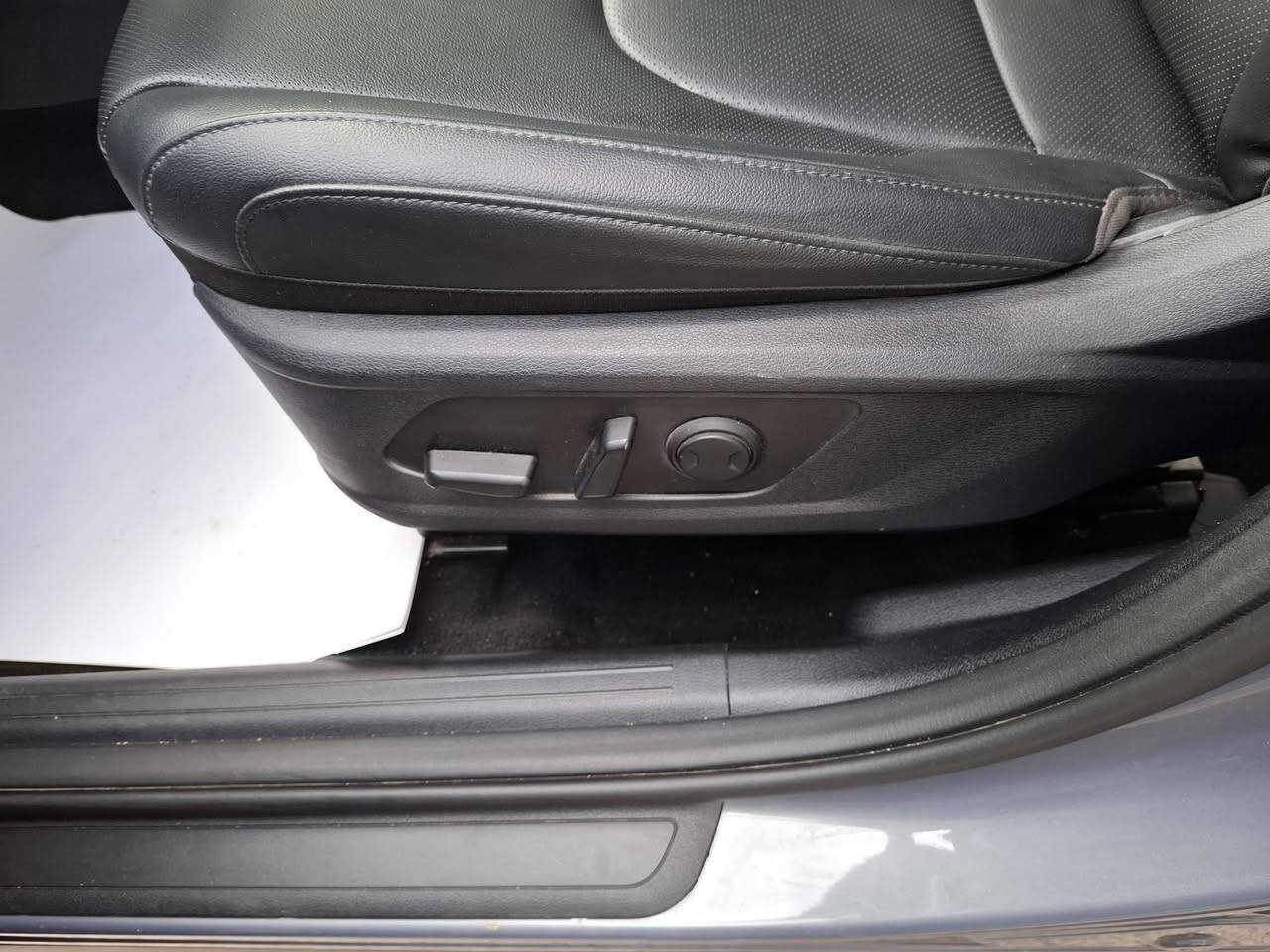 سلام عليكم سبورتج امريكي موديل ٢٣ فول عدة الفتحة بدون ايرباك حادث تبديل فقط بنيد بدون دواخل اوبارد قليل جدا في قاعدة السبير صبغ فقط بنيد رقم اربيل دخول جديد ترقيم جديد مكان بغداد هاتف *********** سعر ٢٠٨
