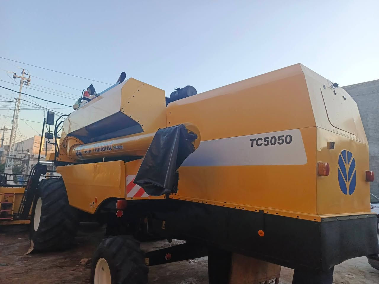 حاصوده للبيع موديل 13 حجم 50 50 مكفوله  كفاله عامه تاير حرفش الخلفي 20 بلادي مكينه وضع شركه  عاده 3700رقم اربيل معمل كهربائي دبل كشن العنوان عباسيه ***********
