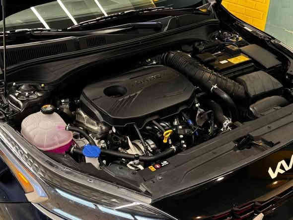 السلام عليكم 
فورتي gt  

السعر : ١٦٨ وبيه مجال 
موديل ٢٠٢٣ السياره رقم بغداد بأسمي 
مواصفاته مبينه ومعروفه كدامكم الصور 
السياره نظيفه وحلوه ماشالله 
الضرر مبين في الصور مع السونار للاستفسار 
***********
