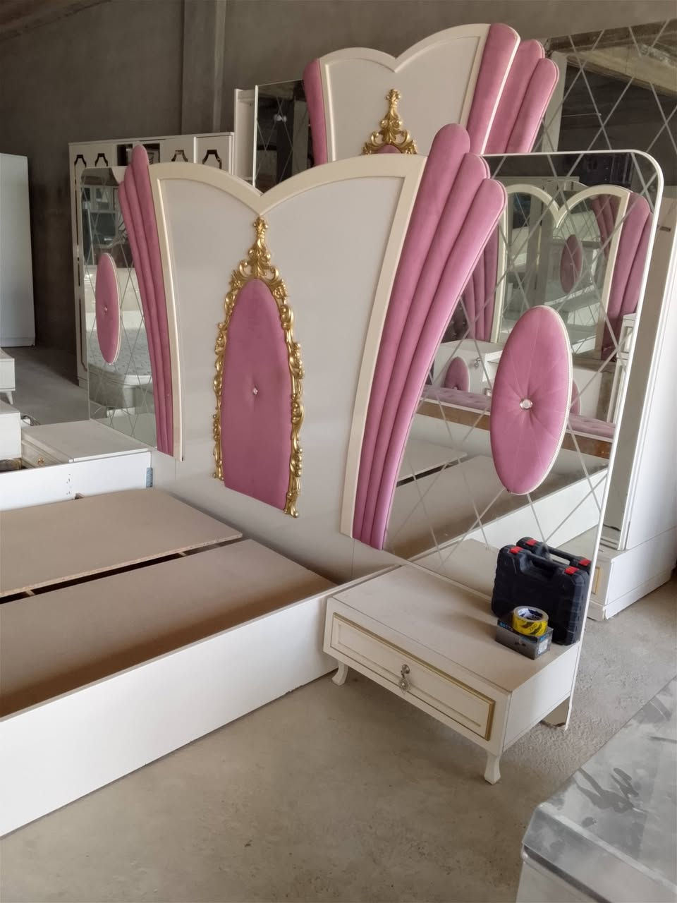 غرفه تركي 8قطع ضخامه فول
سعر مناسب كلش اتصل تدلل ***********

مكان المعرض الاثاث خدمي الفراز مقابل مطعم فايكنج
