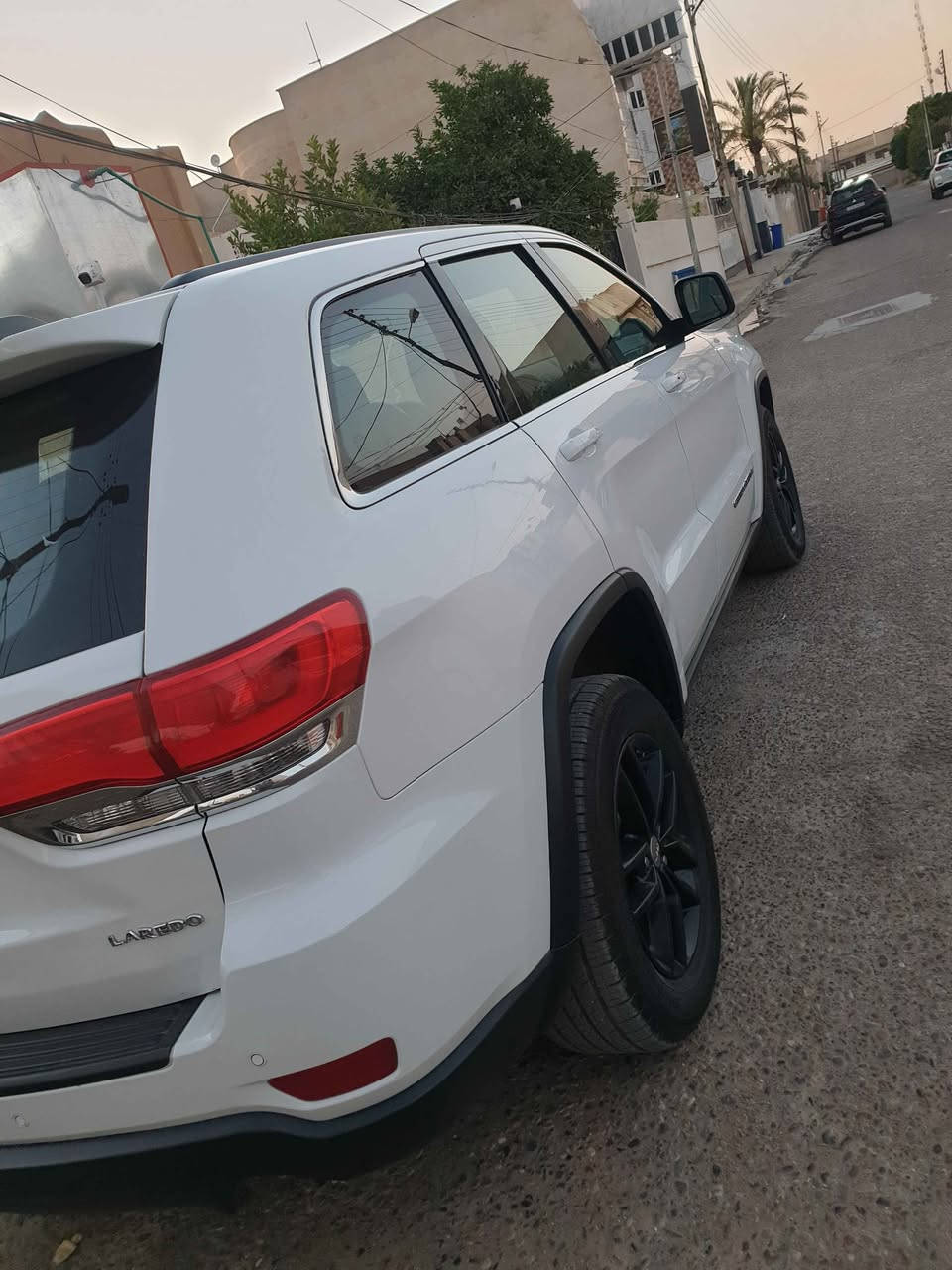 للبيع  او مراوس جيب شيروكي لاريدو  موديل 2018 وارد امريكي 
سيارة بيها صبغ دعامية امامي وتكحيل اربع اصابع بالباب الخلفي موضح بالصورة
السعر 186 ورقة 
ماشيه 67 الف مل  بأسمي تحويل ثاني يوم 
 مكان السيارة قضاء بلد قرب مرقد السيد محمد بن علي الهادي عليه السلام 
***********
*********** بغداد, العراق
