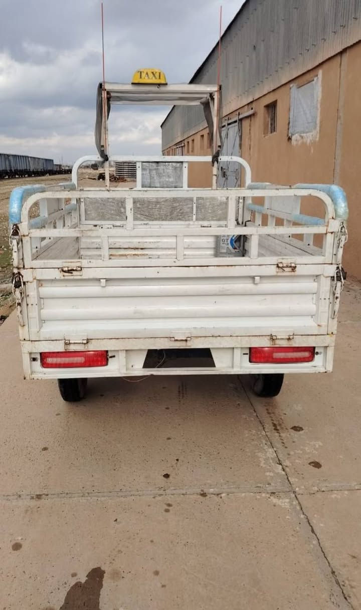 سلام عليكم ستوته اللبيع
حجمه جبير كلش مو من هاي الزغار 
محركه 200 شاصيه كلش نضيف 
السعر مليون 300 وبيه مجال 
المكان الستوته تكريت شارع الحتفلات 
مكلف من شر رقم الهاتف ***********
