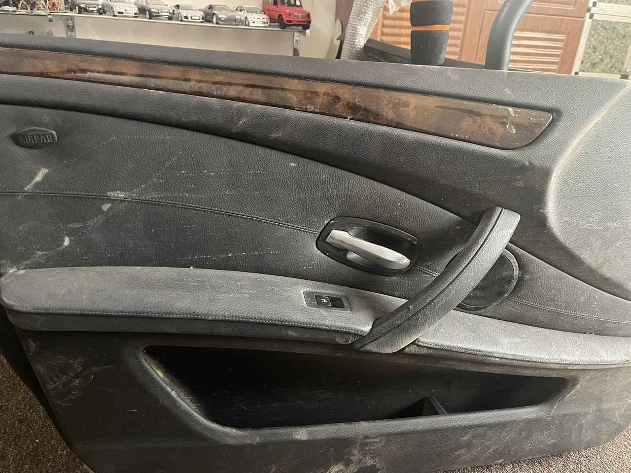 بطاين e60 حاويه جدد  كاملات  مابيهن نقص للبيع الي تفيده يدخل خاص او يراسلني مكاني المشتل شارع المدارس ***********
