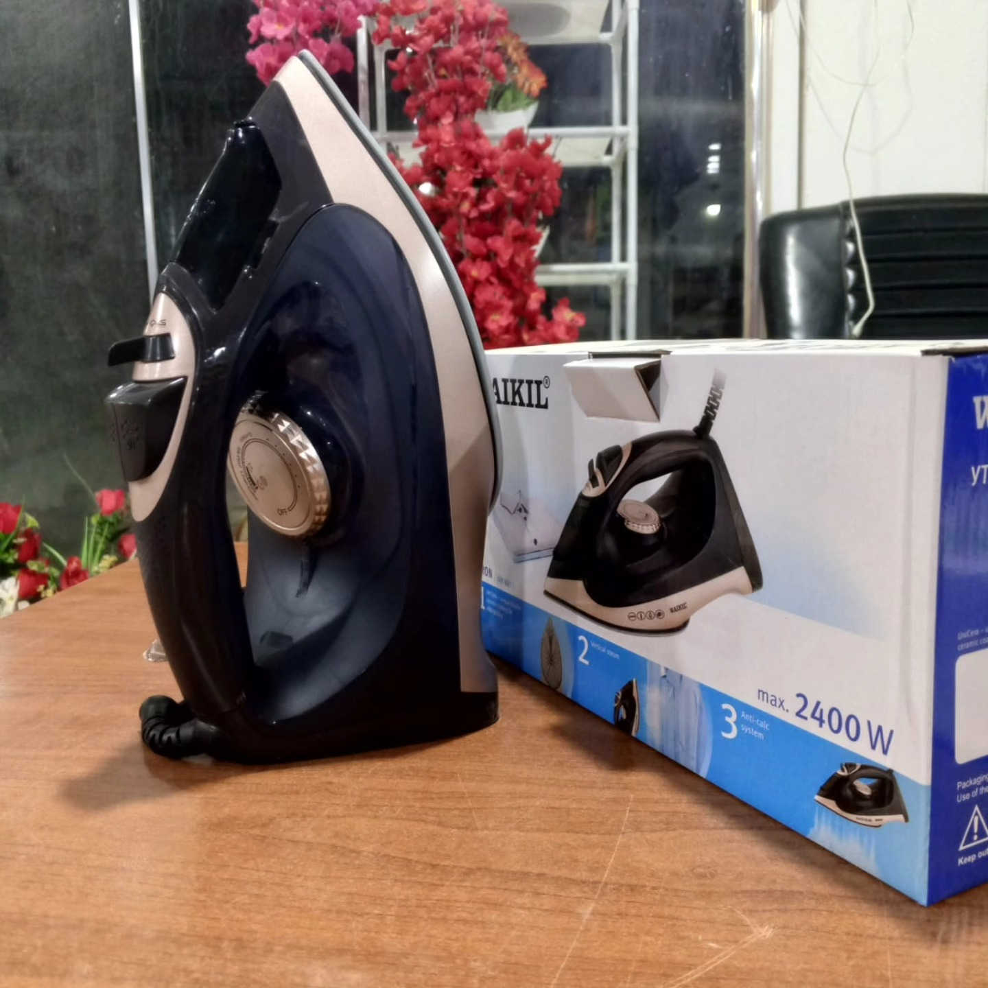 ✨مكواة قوية، عملية، ومناسبة للاستخدام اليومي مع بخار فعّال ونتائج ممتازة. وتنظيف ذاتي.. 

🔵القدرة القصوى: 2400 واط
قوة عالية لتسخين سريع وكيّ فعّال.

🔵نظام مضاد للتكلس يحافظ على أداء المكواة ويطيل عمرها

🔵خاصية البخار العامودي لتمليس الملابس المعلّقة والستائر بسهولة.

🔵نعومة أفضل وحماية الأقمشة من الالتصاق.

السعــــر : 20.000

🟡مجمع الريتاج للمواد المنزلية🟡
      الخالص/ حي الحسين 
      واتساب *********** للتوصيل فقط فقط
