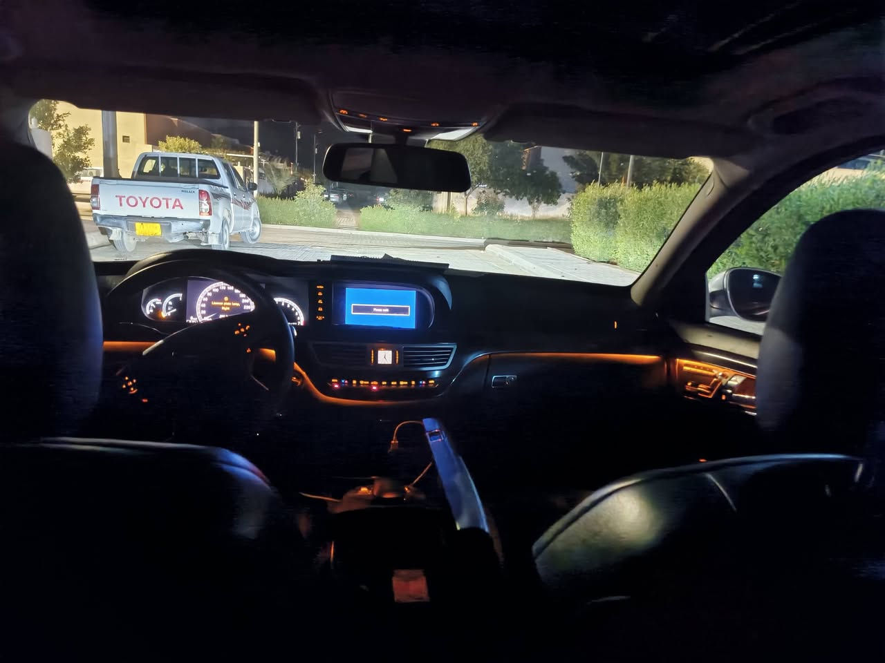 سەرەتا بەناوی خودا 
ماشاللە لەماڵی هەمو لایەک 
مارسیدز مۆدیل٢٠٠٩ ساخ ساخ 
ادوات ماڵی مەدەنی بەشەرت 
پێویست بەوەسف ناکا ماڵەکە خۆی دیارە 
s350 شەش پستۆن 
فوول مواسەفات 
جگەلە پانۆراماو دەرگاشەفت .
مەکینەو گێڕ سەرف و بوخار بەشەرت 
بۆیاخ یەک پارچە بێ زەربەو حادیسە 
سعری ٧٥ مەعامەلەیە کەم 
شوێن کەلار 
***********
گۆڕینەوە لەسەر دڵگرتن
