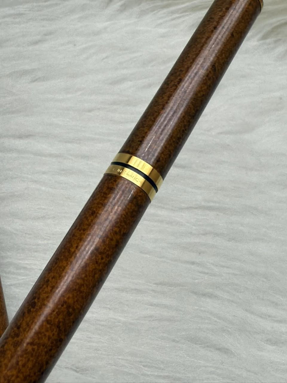 WATERMAN 
سيت واترمان 
 حبر  و جاف 
فرنسي المنشأ اصلي
حجر (نقشة مميزة)
ريشة(سلاية) ذهب عيار 18k
جنكال + حلقات طلاء ذهب 
حجم الخط M
جديد  غير مستخدم 
مع العلبة الاصلية و الكرنتي
للاستفسار المراسله على الخاص او الاتصال بالرقم  *********** 
يوجد خدمة توصيل داخل بغداد و محافظات
