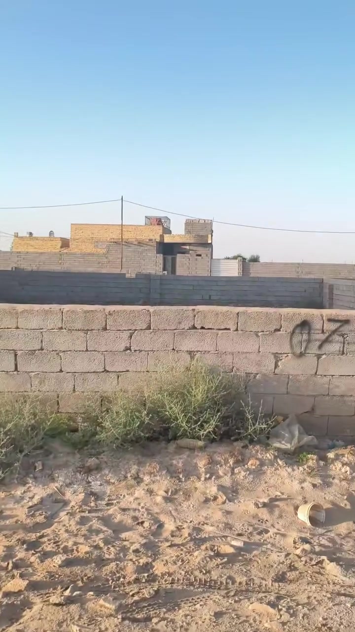 قطعه البيع مساحه 300البيع والشراي بي خير ويدلل وره قطع الحشد رقم التصال والستفسار ***********موافقه
