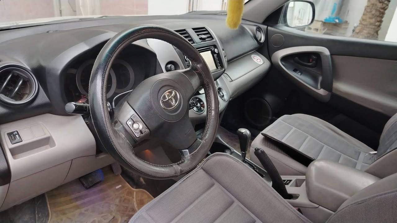 سلام عليكم ورحمة الله وبركاته للبيع سياره راف فور ٢٠٠٨ كلين بدون اي ضرر السياره مال جناي بيها بطاقة بنزين السعر ١٣٠$ وبيها مجال للشراي  و الموشراي لايكسر  بحلال الناس والسلوك كلشي بي تحياتي للجميع رقم المو بايل ***********
