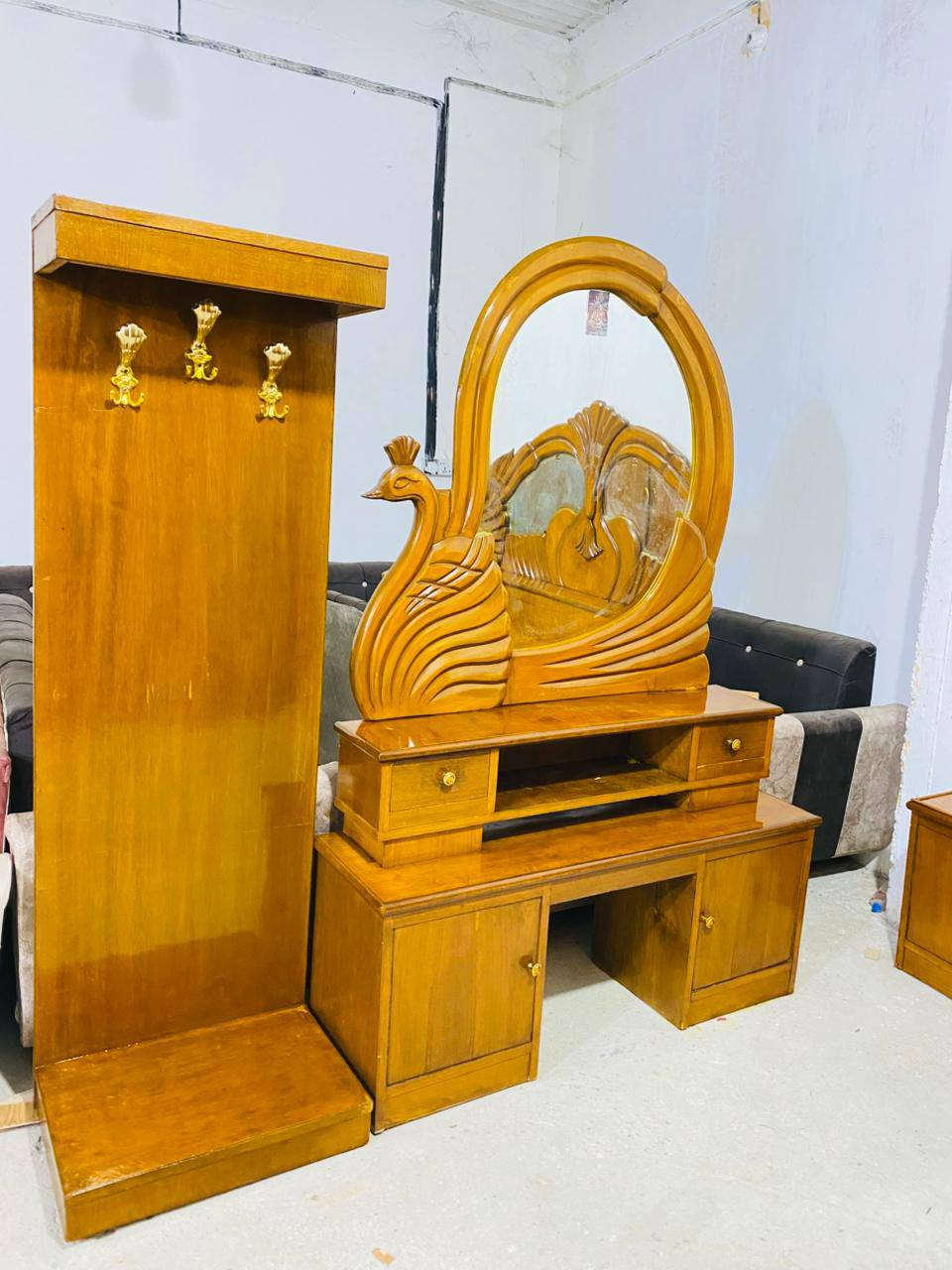 غرفه صاج سته باب وملحق مستعمله نظيفه السعر 500 ألف العنوان العزيزيه/***********/ يوجد واتساب وماسنجر وتوصيل بل الاجره
