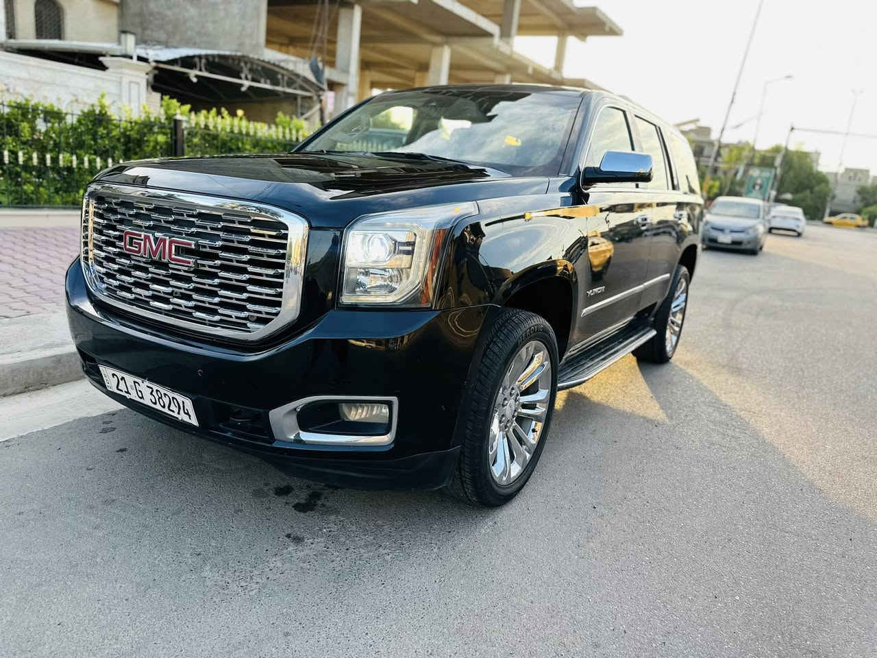 - يوكن ( SLT ) فول أعلى مواصفات المحرك المرغوب 5300
موديل :   2016
الون:       اسود🖤 
العداد: 160 حقيقي
الفئة : SLT

/حجم المحرك    ٨  سلندر  5300
/ فتحه
/ بصمه تشغيل + بصمة ابواب
/ رادار امامي مانع اصطدام 
/ رادار خلفي
/ رادارت جانبيه ( نقطه عمياء)
/ كشن السائق هزاز  للتنبيه ( مربوط مع الرادار)
/ كامراة دواره مع الاستيرن اصليه
/ كشنات جلد 
/ كشنات اماميه كهرباء
/كشنات خلفيه كهرباء
/ كشن السائق خزن ميوري 
/كشنات خلفيه متصله
/ كشنات تدفئه + تبريد 
/ باب خلفي كهرباء
/ استيرن كهرباء
/مرايات جانبيه كهربائيه ( شفط) + تعتيم 
/ فول تحكم استيرن جهتين + ستيرن تدفئة + ستيرن كهرباء
/حساسات امامي  خلفي
/ فور ويل 
/ لايت زنون
/ لايت وبك لايت ليد (LED)
/شاشه اماميه كبيره 
/شاشه عرض خلفيه
/ كشنات 7 راكب كهربائي 
/ تشغيل عن بعد 
/ تبريد مركزي ثلاث قطع
/ تحكم للتبريد الخلفي منفصل
/ منفذ كهرباء للعربه الخلفيه
/ سستم صوت اعلى فئه (BOSE)
/ نظام مكابح للعربه الخلفيه
/ نظام صعود مرتفعات
/ نظام سحب مقطورة 
/ نظام تحديد مسار ( نظام خطوط الشارع)
/ نظام معرفة ضغط الاطارات
/ انظمة مكابح
/ نظام تزحلق 
/ نظام توازن للطرق الوعره 
/ بصمه عدد
/ اسبيرها منازل 
تخم تاير جديد سيارة جديدة وتخبل وبلعافية على الياخذها 
وبقية المواصفات المعروفه السياره رقم سليمانيه بسمي 
السعر: 340 
للاستفسار ***********
