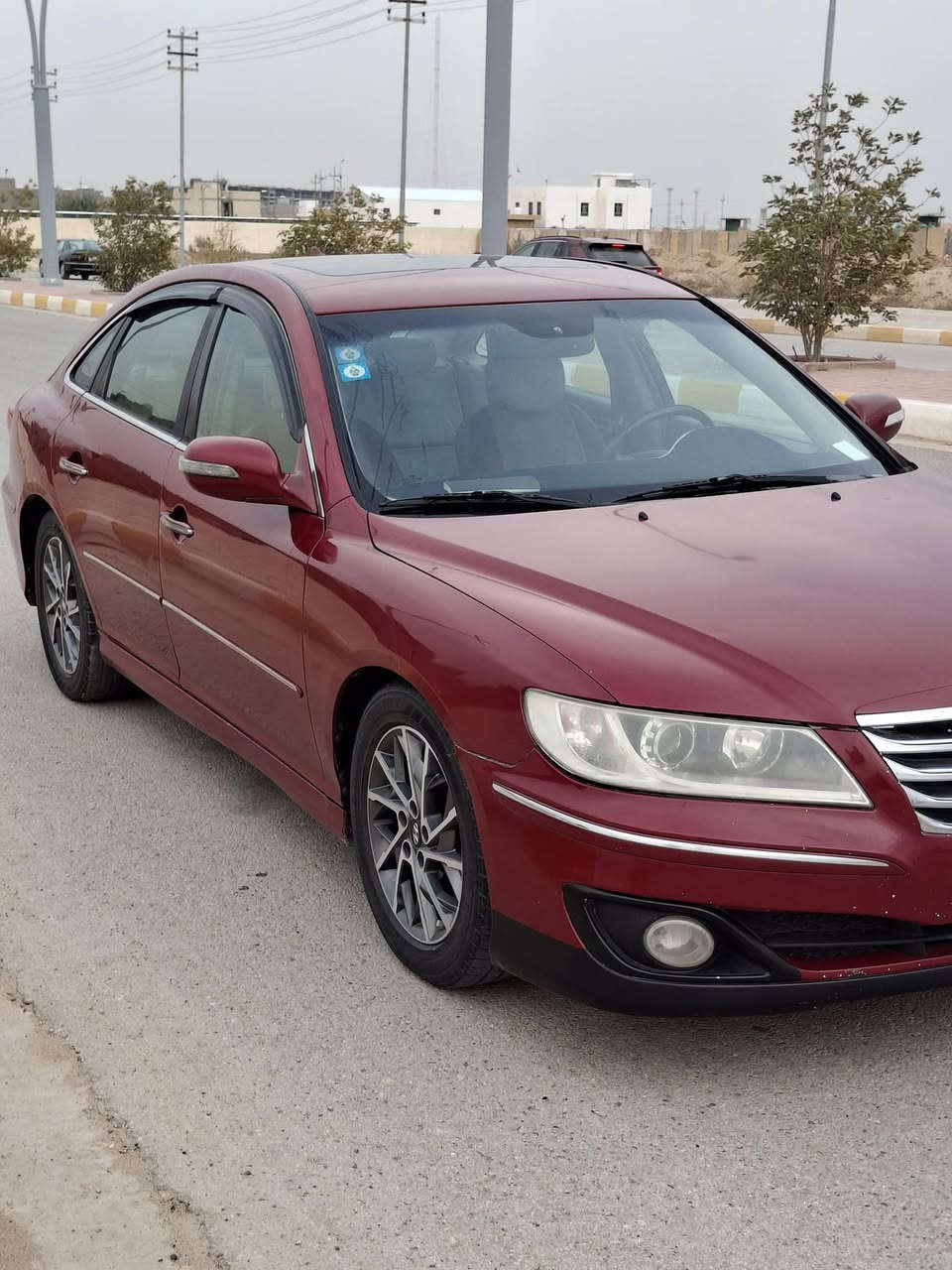 ازيرا 2011 امريكي. فووول مواصفات للأخير 
بيها صبغ كلير قطع بدون معجون ابيعك حزام 
100$ وبيها مجال و سعرها جداً مناسب 
***********
مكانها الرمادي
