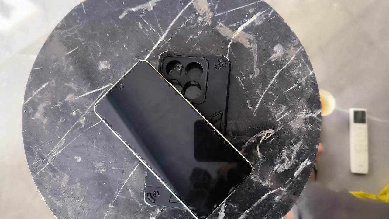للبيع شاومي 14Tبرو (واحد تيرا) 
شاشه١٤٤هرتز بوبجي١٢٠فريم
معالج +Dimensity9300
بطاريه ٥٠٠٠الف +شحن سريع ١٢٠واط 
بعد معروفه مواصفاته مايحتاج اكتب 
استعمال يومين بعده جديدكامل هوه وملحقاته  اخذته السعر560الف
بغداد ابو غريب
***********
