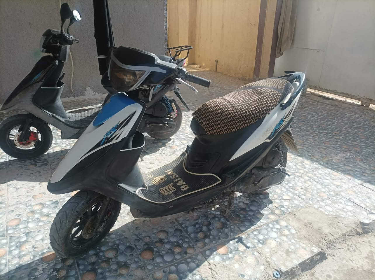 السلام عليكم.. دراجه ماكس نضيفه البيع كلشي شغال مكينه حلو نضيفه
العنوان المحاويل حي الشهداء ***********
السعر 400 وبيه مجال
