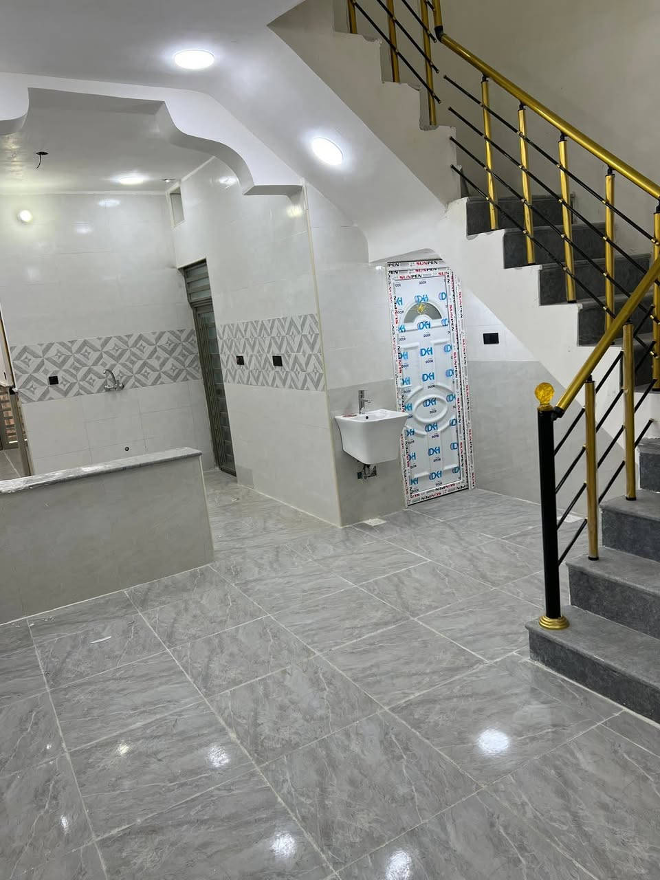 المساحه 100 متر + 100 متر
المكان منطقة حي الشهداء خالف السادين 
ابناء حديث و جهاز السكن 💎
جميع الخدمات متوفره ماء 💦 كهرباء ⚡️ 
الشارع 🔟 
الاستفسار ع الرقم ***********
