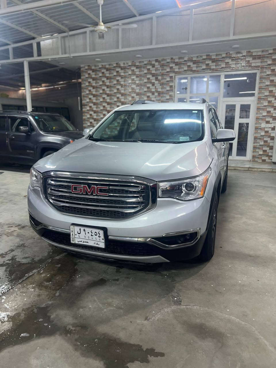 جمسي اكاديا
الموديل 2019 
المواصفات فول بستثناء البانوراما 
كشنات سياحي منفصل 
كشنات حار بارد مع مساج 
شاشة كبيرة 
صندوق كهرباء 
بصمة تشغيل 
وباقي تفاصيل الاكاديا 
السيارة جديدة وبدون أي نقص 
حادث بنيد بدون شاصي ولا لغد ولا ايرباك 
مكان السيارة بالكوت 
بيع او مراوس 
العسر 190 
***********
