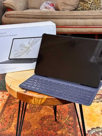 ايباد HONR pad9 مستخدم للدراسه  نظافة 100 ذاكره256 عشوائيه16 90فريم كا...
