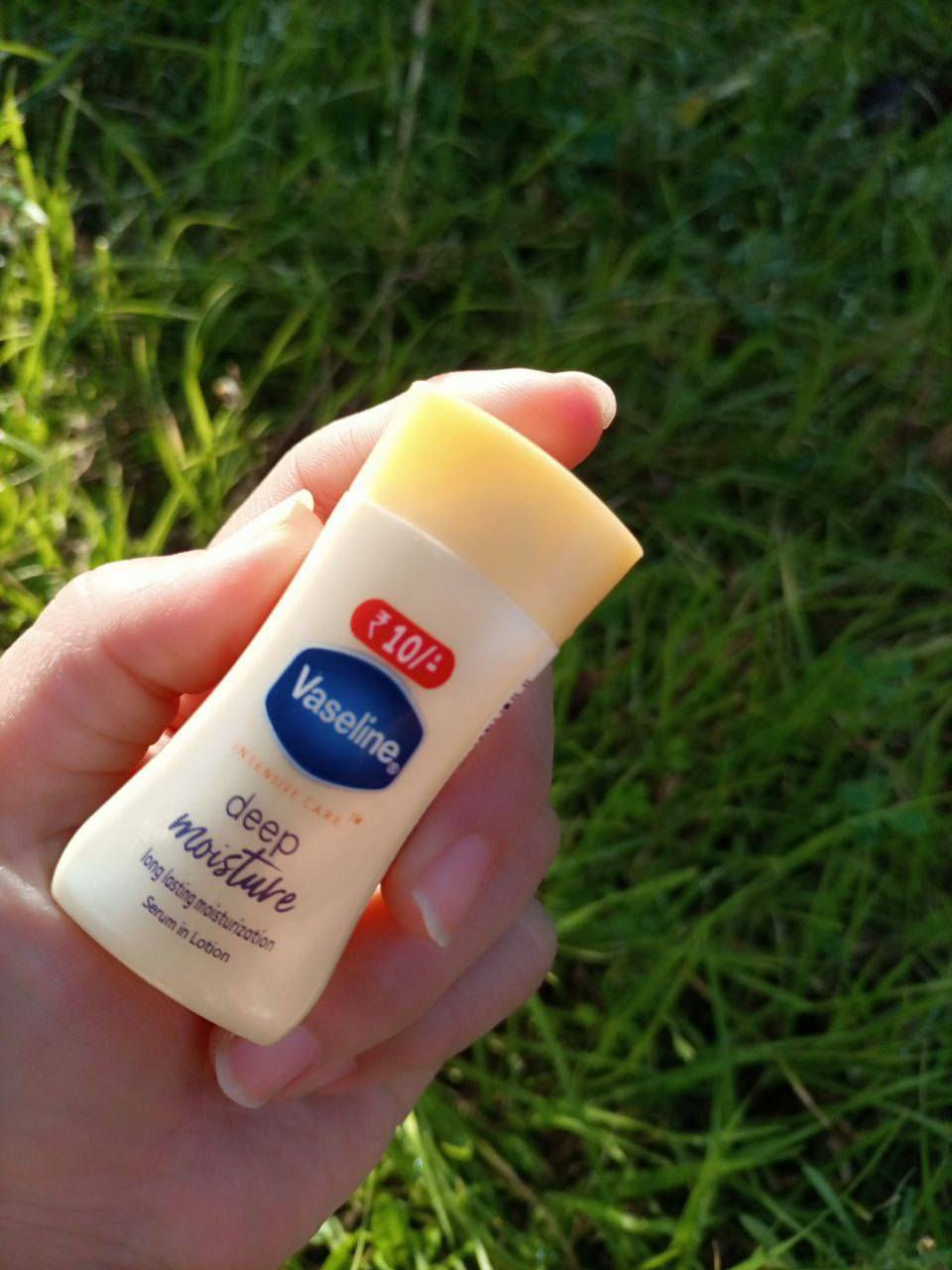 💛 ودّعي الجفاف واستقبلي النعومة! 💛
كريم Vaseline Deep Moisture الصغير بحجمه، الكبير بتأثيره 😍
الحجم 20 مل
تركيبة غنية بالمرطّبات تغذّي بشرتچ بعمق من أول استخدام 💧

✨ يرطّب البشرة الجافة ويخليها ناعمة كالحرير
✨ مثالي للاستخدام اليومي ولأي وقت
✨ حجمه صغير وسهل الحمل – بالشنطة، بالسيارة، أو حتى بالجيب 👝
✨ يمنح ترطيب يدوم لساعات بدون لزوجة

خليه دايمًا وياچ، لأن الترطيب صار أسهل من أي وقت! 💛
#فازلين #ترطيب #عناية_بالبشرة #beautycare #explore

السعر خاص
توصيل لجميع محافظات العراق


**إذا كنت صاحب هذا الإعلان وتريد حذفه لأي سبب، رجاءا أرسل رسالة إلى الدعم الفني**