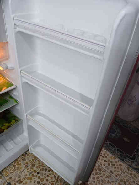 السلام عليكم  هاي ثلاجه سعر 150وب مجال اتصل على رقم هذا *********** واتساب
