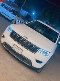 جراند شيروكي • ٢٠١٧ • حادث امامي