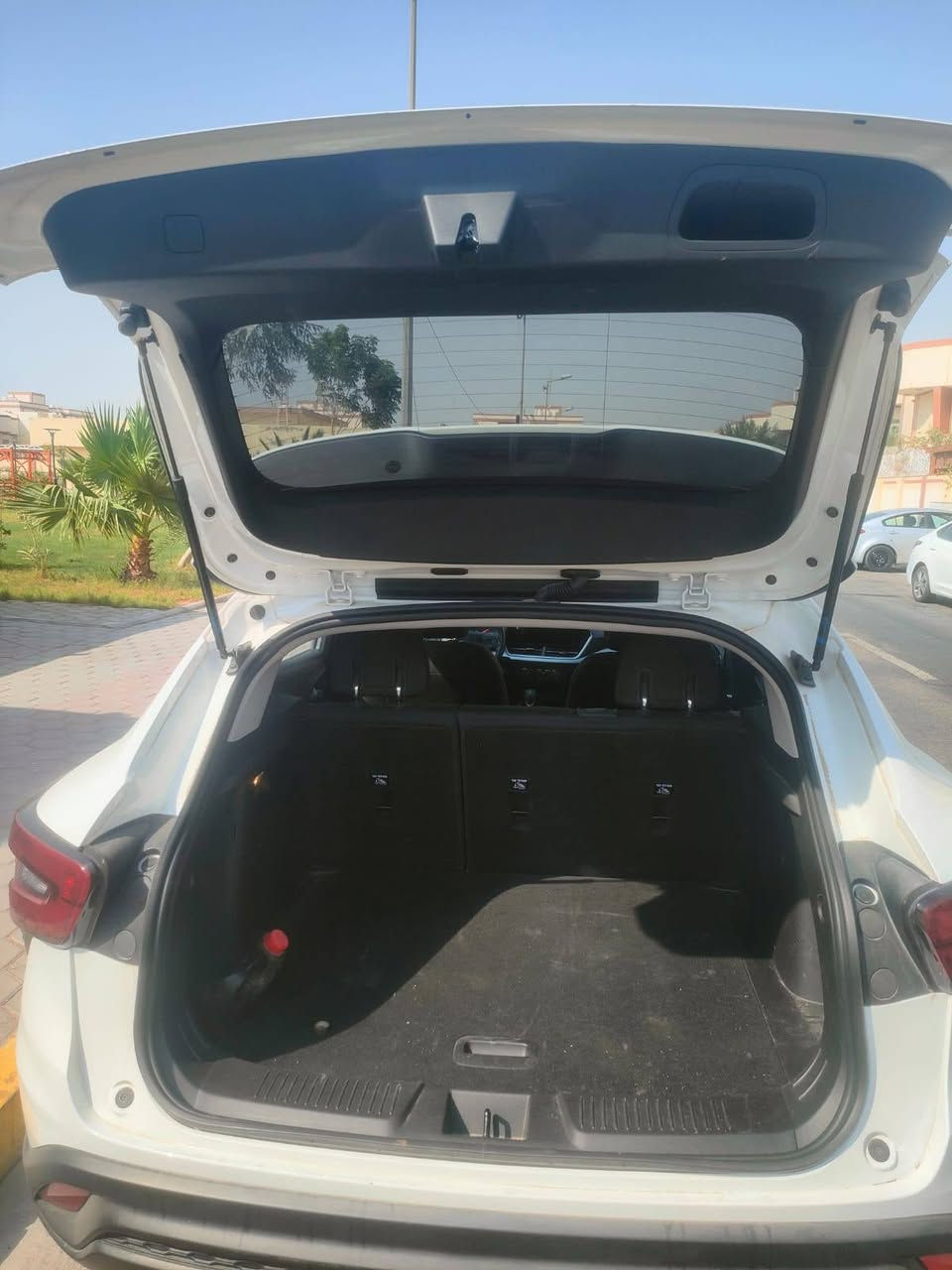 سلام عليكم للبيع تراكس موديل 24 ماشيه 27 الف كيلو بدون رقم حاليا فحص مؤقت محرك توربو 3 سلندر صور الحادث يمك السيارة عميه بدون بصمه تحكم ستيرن جهتين رادار تحديد مسار السعر 115 بيها مجال بصيط للاستفسار / ***********
