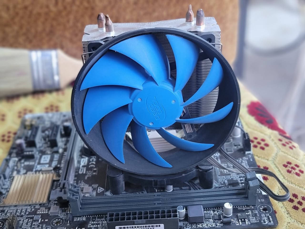 كلهن للبيع بسعر ١٥٠ الف 
ASUS H110M-K بورد 
Core i5-6500 معالج 
المبرد.                 DeepCool Ice Edge Mini FS
معالج رايزن ٥٣٤٠٠G بي كرت شاشه مدمج 
كلهن ذني شغلات على الفحص كنت اشتغل بيهن سبب بيع طورت تجميعه وذني 
بورد B450m بي مشكلة بس يتصلح 
رام Ddr4 ٨ كيكا ماعرف اذا يشتغل او لا 
رقمي *********** بي واتساب او علق واني اراسلك توصيل مجاني كل محافضات
