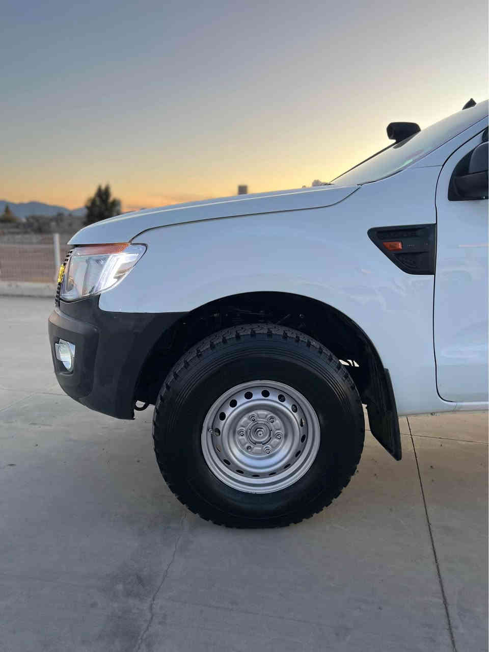 فۆرد رەنجەر مۆدیل ٢٠١٢ گاز انجیکتەر و سۆپەر گێر مەکینە ئەکسل بەشەرت سەیارەکە زۆر پاک و خاوێن ماوە سەنەوی تا ٢٠٣٠ تازەیە ٤ تایەی تازەی لەژێر دایە ٤جام کارەبایە کامیرەیە شاشە ئایپادە ١٩٩ هزار عقیقی رۆشتوە ١ بستی بۆیاغە بوبێ دەعم و لێدران نرخی ١٢٥ مەجال ژ.م*********** رانية, السليمانية
