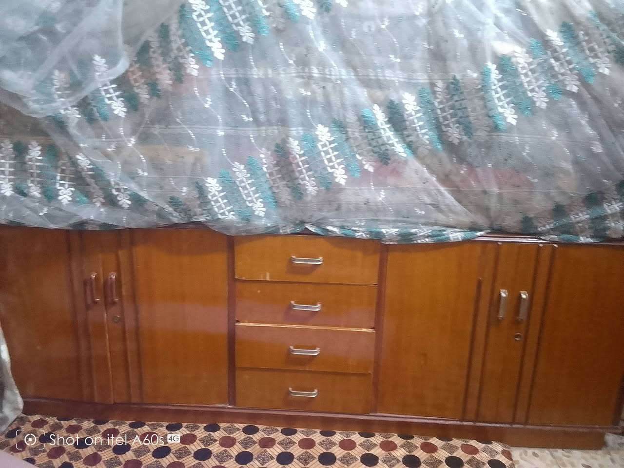 سنك حوضين + سنك حوض واحد
كاونتر 6 قطع 
للبيع 
البوفيه + مرايه


**إذا كنت صاحب هذا الإعلان وتريد حذفه لأي سبب، رجاءا أرسل رسالة إلى الدعم الفني**