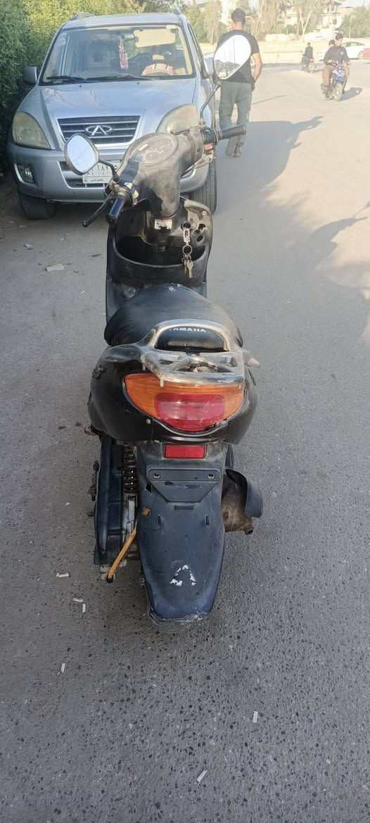 سلام عليكم من رخصت الادمن دراجه لكزز نضيفه شلعه معدل نعومه سلف هندر اشاير لايت عالي ناصي بك لايت كله شغال قفل جنطه قفل سترين شغال  سلف لمس تشتغل للبيع 400 وبيه مجال  مكاني حله ورديه ***********
