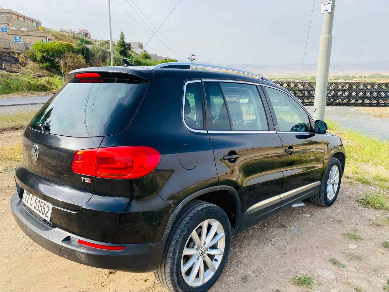 فۆلکسواگن تیگوان (Tiguan) ٢٠١٧ بۆ فرۆشتن
 مۆدێل: ٢٠١٧
 ڕەنگ: ڕەشی بریقەدار (مەلەکی)
 مەکینە: 1.8 تۆربۆ (بێ کێشە و زۆر بەهێز)
 گێڕ و مەکینە: بە شەرت و لەسەر کلیل
مواسەفات (فول مواسەفات):
 پانۆراما
 بەسمە (شەش لۆک)
 تەبرید مەرکەزی
 هیتەر (گەرمکەرەوەی کوشن)
 هەموو سیستەمەکانی تری فول مواسەفات
باری بەدەنی سەیارەکە (بۆیاخ و ئێرباگ):
 تەنیا یەک پارچە بۆیاخی هەیە (بۆڵندەکەی - چەمەلەغی پێشەوە).
 ناوەوەی سەیارەکە (داخلی) بە تەواوی نەگرتووە و بێ لێدرانە.
 پەڕەشووت (ئێرباگ)ی نەتەقیوە و بە شەرتە.
نرخ و مامەڵە:
 نرخ: ١١٥ وەرەقە (١١,٥٠٠ دۆلار)
 کەمێک مەجال و مامەڵەی تێدایە بۆ کڕیاری ڕاستەقینە.
بۆ پەیوەندی و زانیاری زیاتر:
📞 ژمارەی تەلەفۆن: *********** اكر, نينوى
