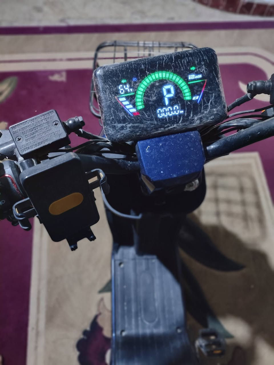 بايسكل شحن R9  الكبير 2026 للبيع، ثلاثة أنظمة للتشغيل عن طريق السويج عدد (٢)، وبصمة (ريمونت)، وكرت، و mp3  عن طريق البلوتوث، مناسب لشخص بالغ مع طفل، الشحنة الواحدة تمشي 25 كم حقيقي، مستعمل أسبوع واحد فقط. 
السعر؛ 600 ألف وبيه مجال بسيط للشراي. 
للتواصل: ***********
