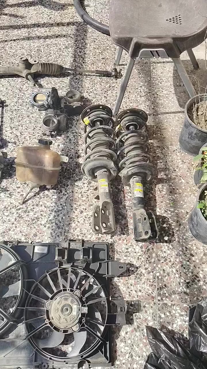 غراض اكوينكس  شغالة وجديدة متوفرة. بغداد  للاستفسار اتصل برقم ***********
علما ان فيت  بمب. جديد
