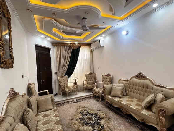 السلام عليكم 
بيت للبيع طابو صرف المساحه (١٥٠)م بناء درجه اولى كما موضح بالصور 
مكان البيت حي الزهراء قرب اسواق تفاحه 
السعر (١٣٥) مليون 
للاستفسار ***********
