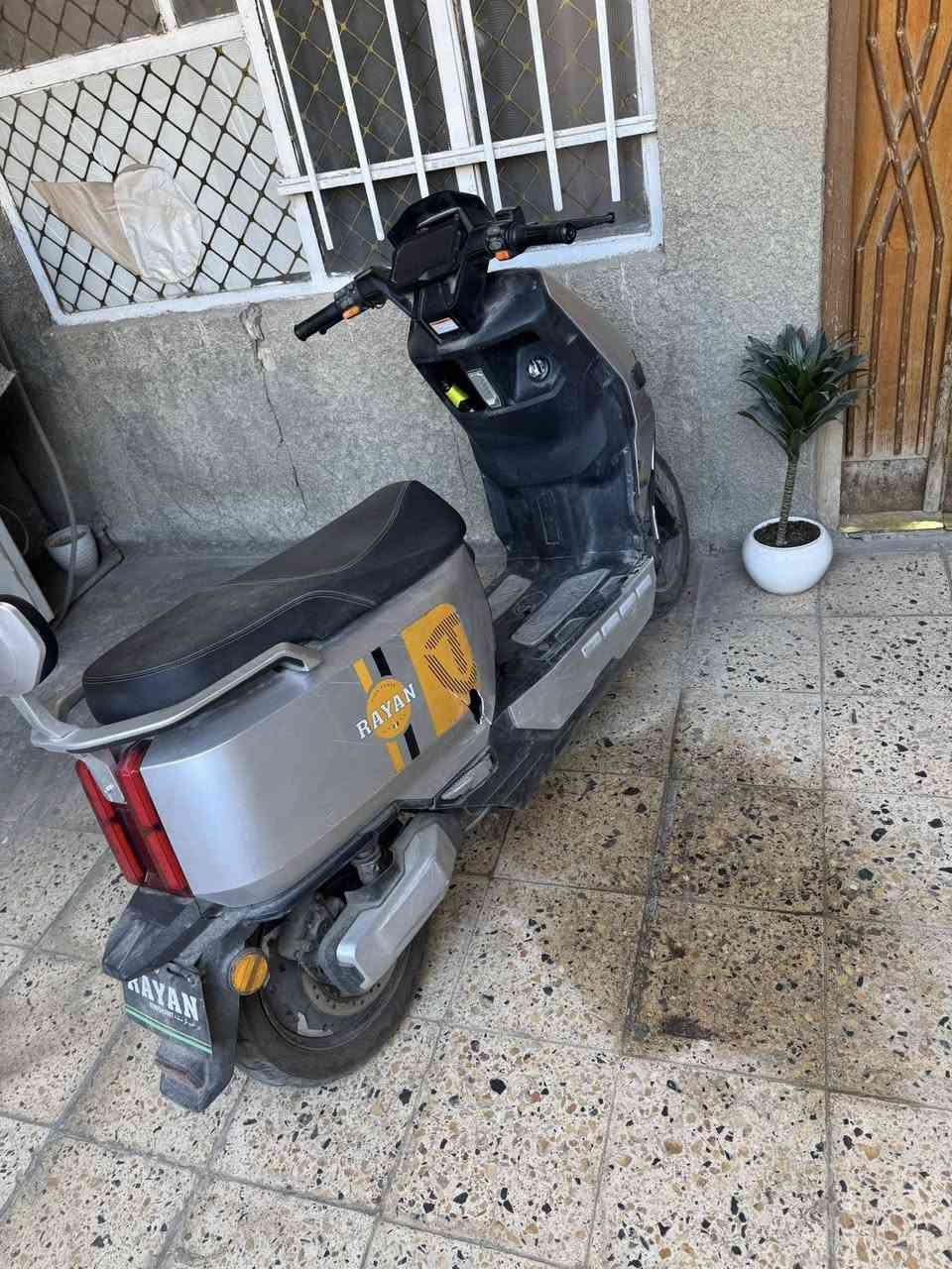 سلام عليكم دراجة كهربائية الريان دراجة صار شهر من ماخذهة بيهة شخوط مثل ماوضحة بصور كلشي شغال كهربائيات كلهة شغالة بصمة مكاني شعب ب650توصل وتساب موجود ***********
