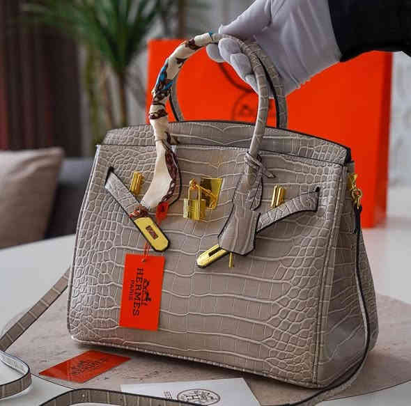 حجم وسط العرض 30 سم ارتفاع 25 سم  
#احذية_وحقائب_خالد خانقين مجمع شاكر رضا
 توصيل داخل خانقين وكل المحافظات 
واتساب *********** 
صفحتنا على الانستا 
‏https://www.instagram.com/khaled_bags_shoes?igsh=aHgzNnAyeDc0cGd1
السناب 
‏https://www.snapchat.com/add/khaledzahawe?share_id=GwP3kgwzTro&locale=ar-EG-u-nu-latn
التيك توك 
‏https://www.tiktok.com/@khaledzahawe?_t=8kEouIPTpO1&_r=1
الفيس 
‏https://www.facebook.com/khaledbagsshoes?mibextid=ZbWKwL
