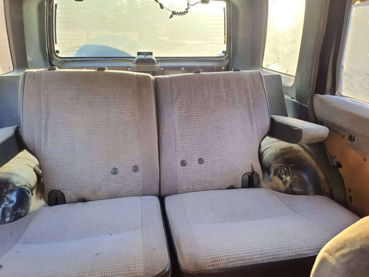 السلام عليكم نيسان تيرانو 93 مكينة 6سلندر ونجي  
مكينه خير من الله حداديه وسط تخم تاير نضيف سنوية 
نافذة بل23رقم نجف مالكها يمي بلحله سعر 34 وبيها مجال
***********  ما متواجد  فيس فقط اتصال
