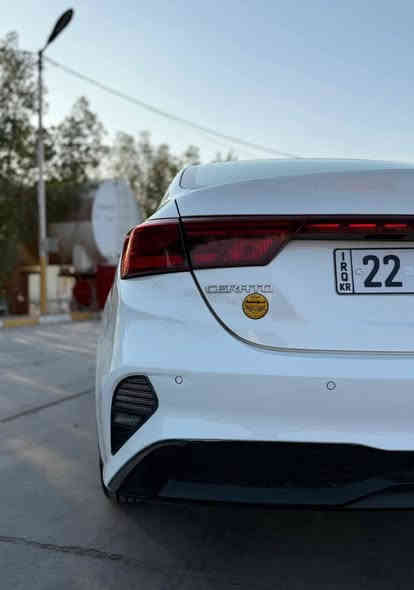 السلام عليكم سيراتو للبيع موديل ٢٢ رقم اربيل قطعتين تبريد ماشيه ٧٨ محرك ١٦٠٠ السياره بسمي  الشراي يتصل مكان السياره بغداد مواصفات السياره عاديه بيها بارد بل باب الخلفي وبيها طخه بل بالب الثانيه ممصلحه باقيه على وضعها السعر ١٥٨ 
رقم الهاتف ***********
