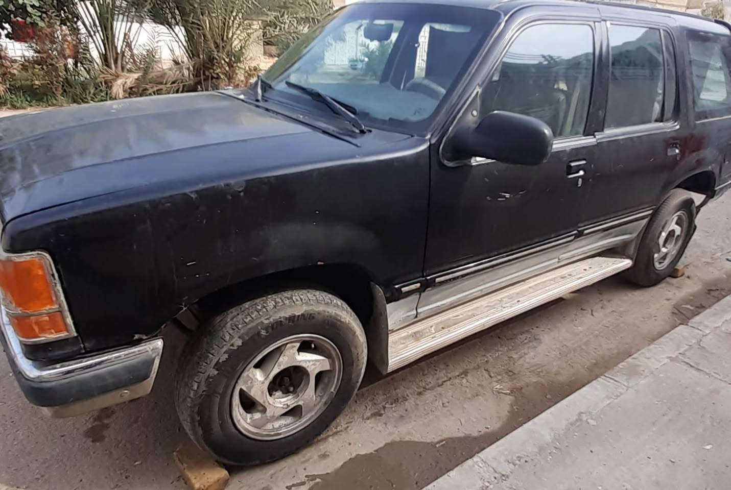 السلام عليكم سياره فورد رقم ذي قار مكينه وغير ٢.٥ ونص جديد كهربا ئيات تاير جديد عوزهه  ترتيب بسيط السنويه الى ٢٨  شرط التحويل مشروع وطني  *********** السعر ٣٠ بيهه مجال
