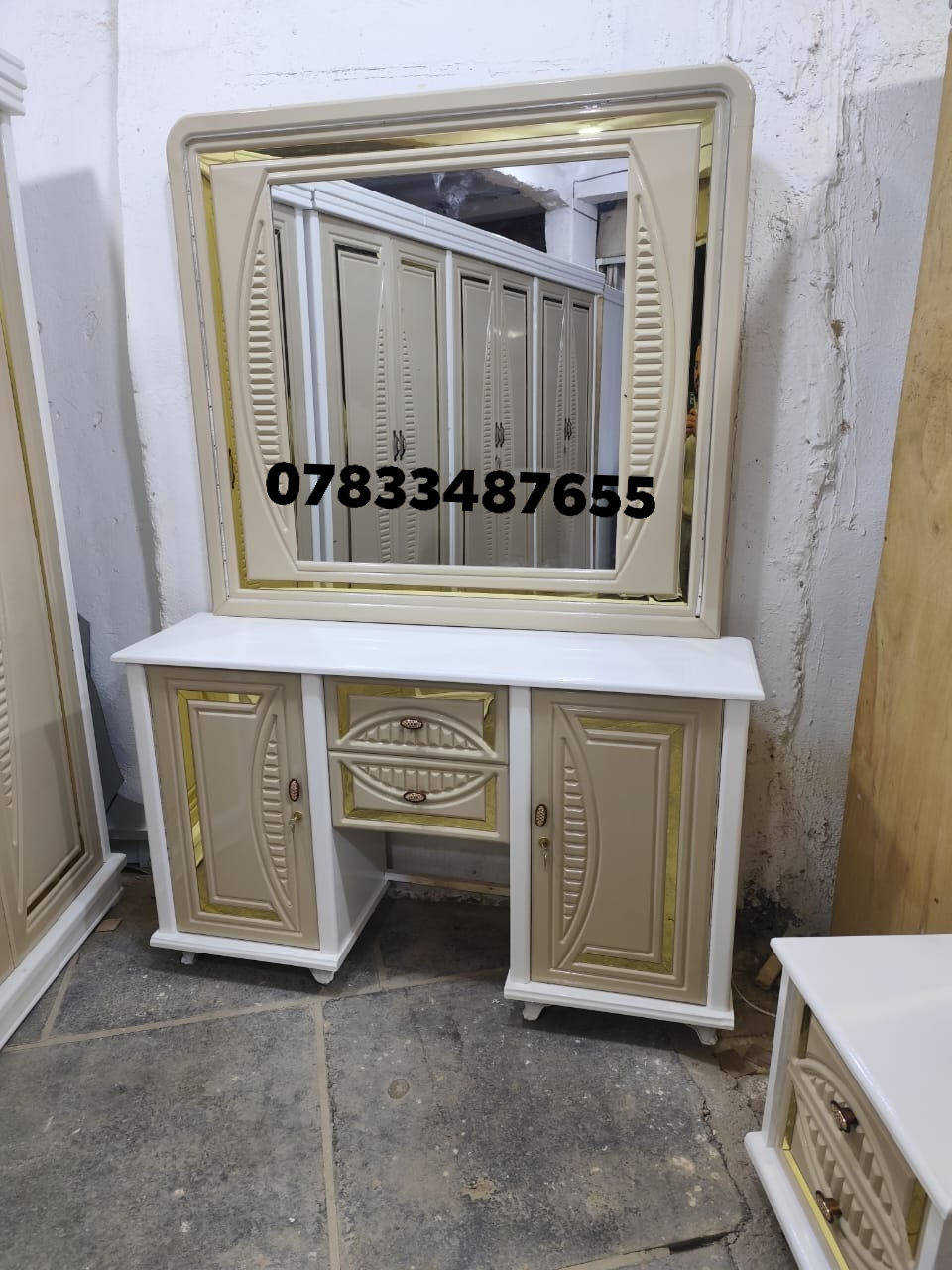 سلام عليكم 
السعر  مليون و٣٥٠ 
الصبغ حسب الطلب الزبون 
 الكنتور (6) باب
انديف الوجه  ٩ملم ..الداخل  معاكس ٣ملم
 ظهر الكنتور  معاكس ٣ملم
الدنگ (القواطع) خشب چام 
 النقوش CNC حفر 
 تقطيع الكنتور الداخلي الطراف قواطع عدد٢ وصط تعلاكه 
 وقابل لتغير حسب الطلب 
الزاوية بابتين
-اليدات حديد درجة اولى والاقفال أصلية
تتكون الغرفة من:

 1-الكنتور 
2-الچرباية  
٣- كومديات عدد 2
٤-ميز المرايه
٥- الزاوية
٦-جزامه
٧- شازلون مخزن 
٨-الطابورية هدية 🎁 
العنوان
 الديوانية  الحمزة الشرقي 
سوق هرج شارع النجاجير ***********
توصيل موجود إلى كافت  المحافظات العراق
