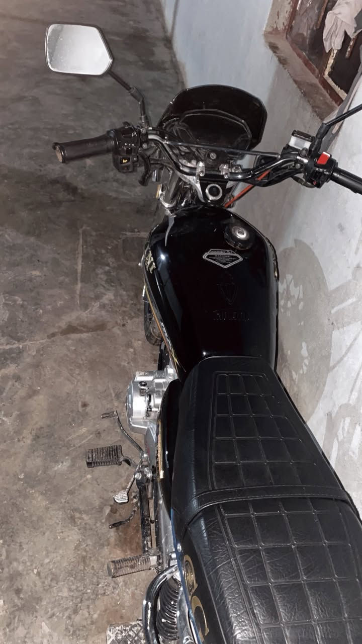 دراجه سافين موديل 25 محرك 200 محرك كبس كهربايات  كلها شقاله أوراق بيها سعر 700 وبي مجال للتصال***********
