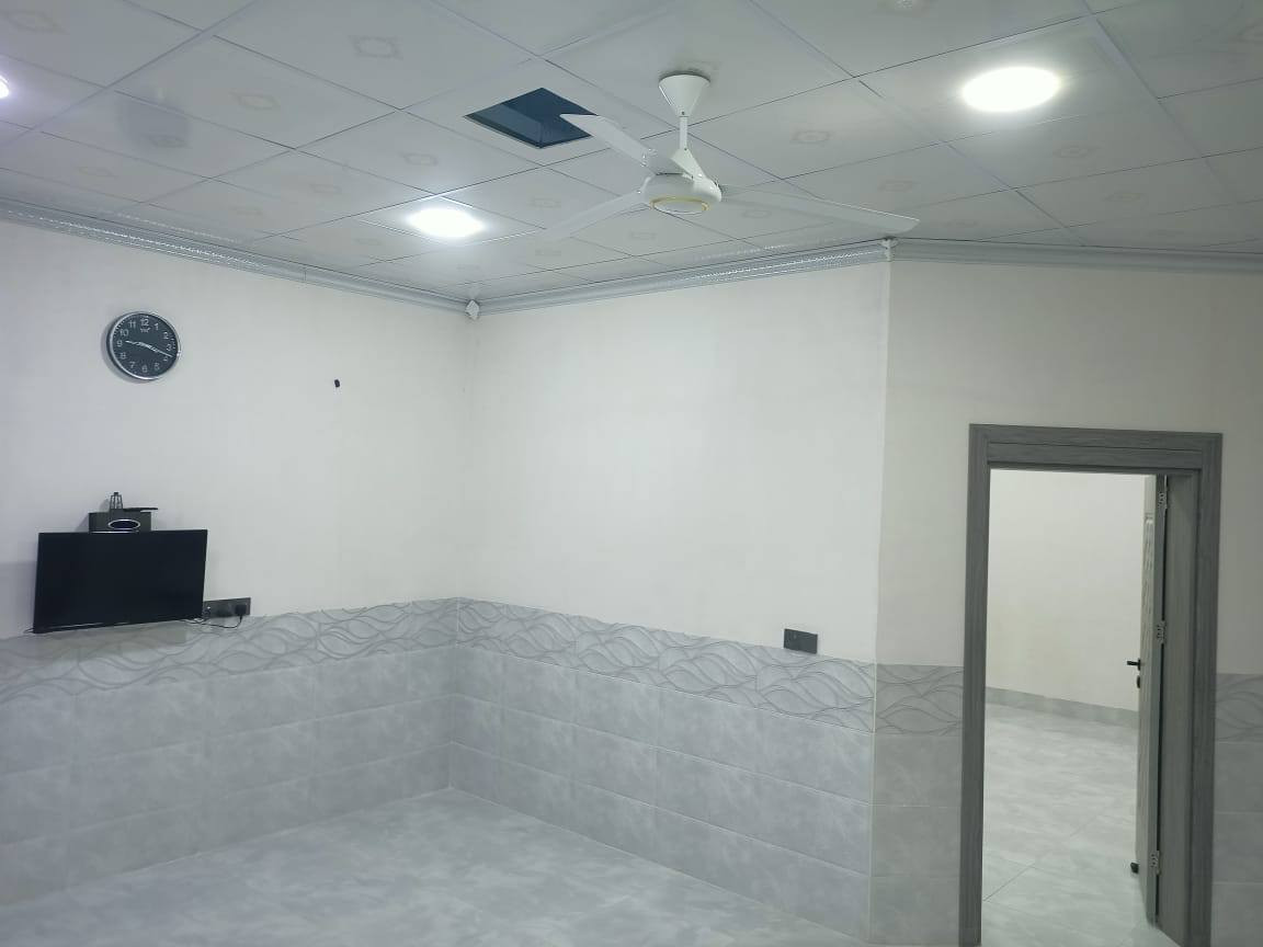 دار للبيع 150م زراعي ارجيبات شركة طارق غرفة نوم مطبخ حار وبارد ستقبال هول كبير نضام دكت سقوف بيت فول خلف اتجاري سعر المطلوب 60 ومجال
***********
