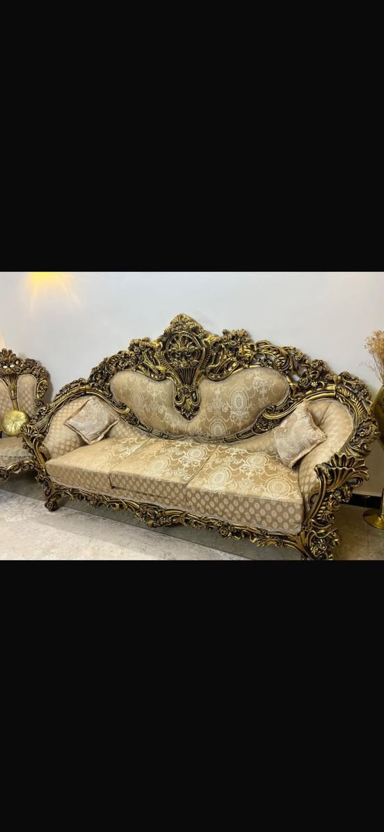 السلام عليكم تخم مصري مقعد نفر عدد(4)و مقعد ثلاثي عدد(2)استخدام شهرين نضيف جداً يجي وياه هديه طبلات وبرده المكان بغداد السيديه السعر مليون وربع وبيه مجال للتواصل ***********
