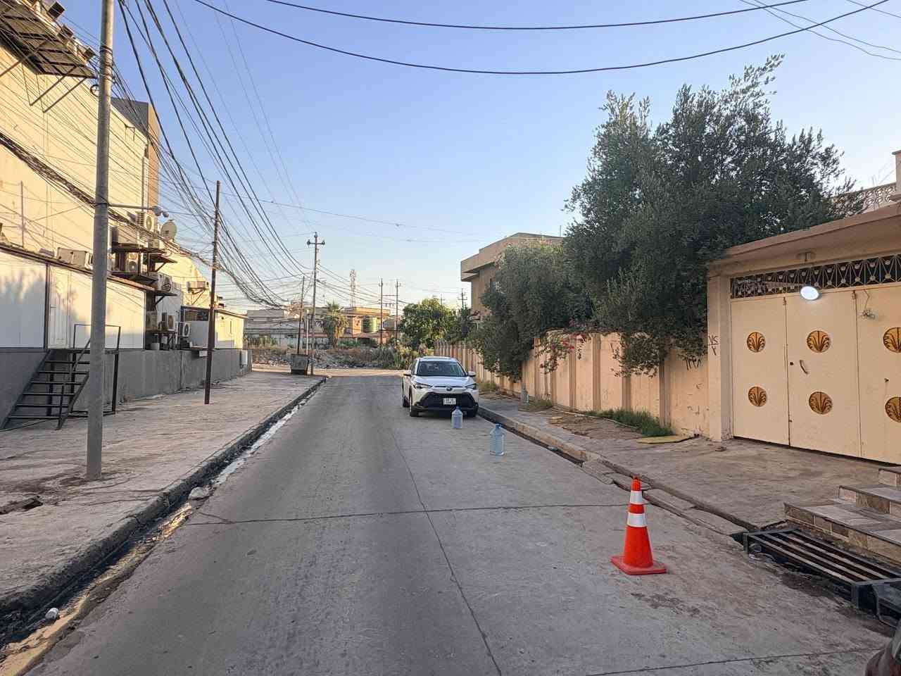 دار حي المصارف للإيجار 🏡

✨ فرصة مميزة للسكن في موقع هادئ ومميز ✨

📍 الموقع: حي المصارف
📌 خلف كافتريا خواطر

🏠 تفاصيل الدار:
▪️ المساحة: 500 م²
▪️ طابقين
▪️ 6 غرف نوم
▪️ هول واستقبال 
▪️ حديقة
▪️ كراج

📞 للاستفسار والتواصل:
🏢 مكتب علي الحمداني لتجارة العقارات
📍 الموصل – حي البلديات مقابل منتزه الكفاءات الأولى 
📱 ***********
📱 *********** 
📢 تابعوا عروضنا أولاً بأول على التلكرام:
🔗 https://t.me/alialhamdany2
