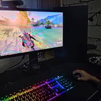 كيس مع شاشه وميز وعاكسه للبيع المواصفات..  Cbu I7 7800 Gbu 2060 6gb Ra...