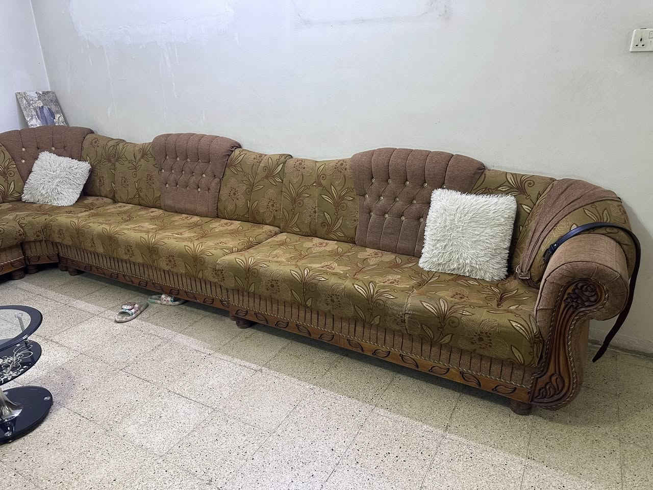 ديوان مستعمل مع مستريحة ديكور  شغل عراقي نظيف القياس 11متر السعر 250الف للتواصل
***********
***********
المكان داخل الموصل
