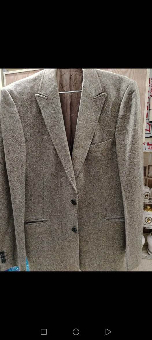 سترة بهارية اخت الجديدة استعمال قليل لون رصاصي على بيجي منشأ تركي قياس 48 السعر 25 بغداد الحبيبية *********** يوجد واتساب بغداد, العراق
