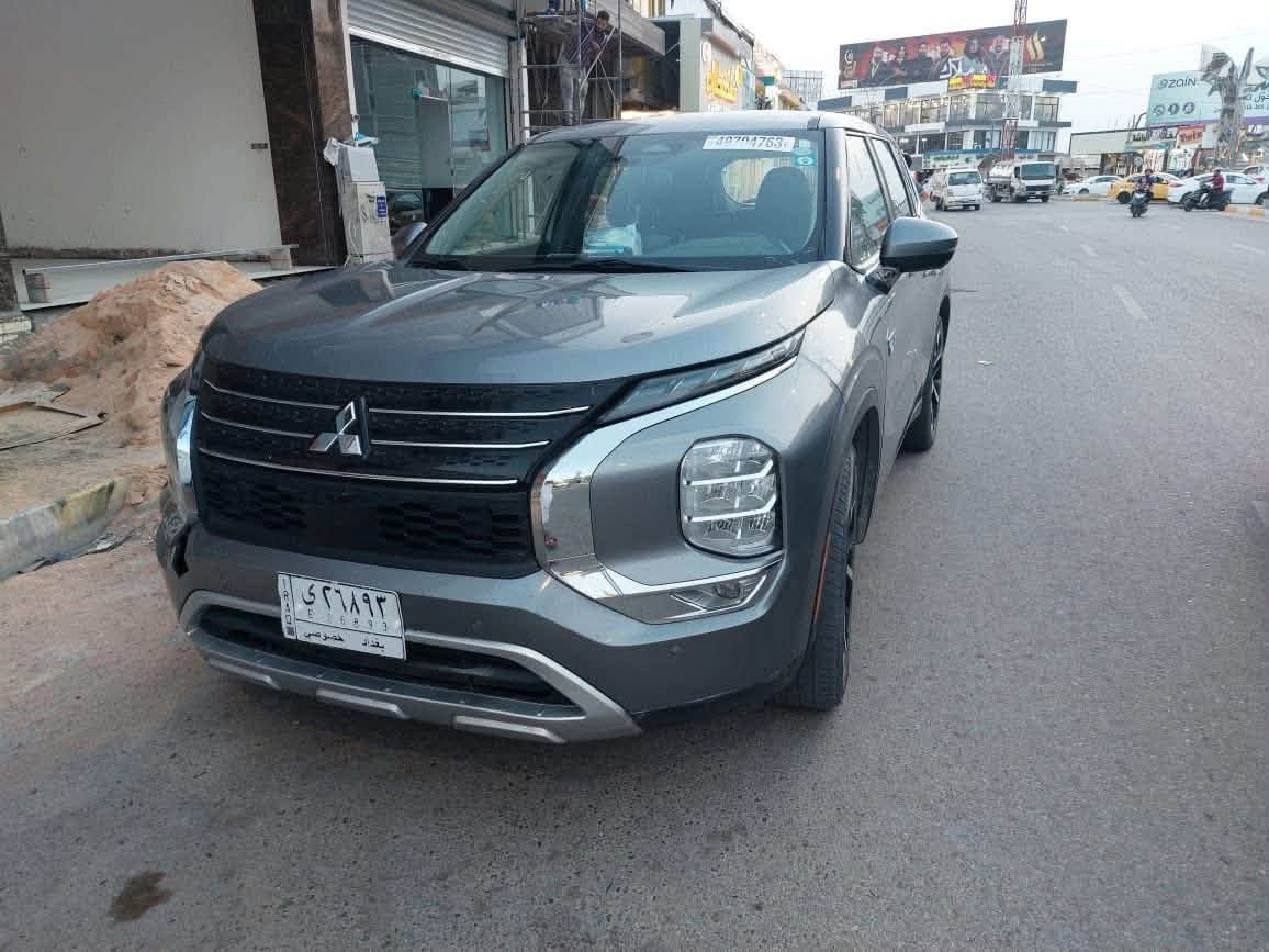 🔥ميتسوبيشي اوتلاندر2022
ياباني اصلي 
محرك 4 سلندر
حجم المحرك: 2500cc 
7 مقاعد ( المقعد الاخير للاطفال )
المواصفات
التحكم بالمراية الجانبية كهربائي
تبريد مركزي قطعتين
6 وضعيات للقيادة
شاشة دشبول الكتروني
كير شفتات للقيادة الرياضية
لايت نهاري امامي LED
إشارة ترحيب 
حساسات امامية وخلفية 
توقف ذاتي خلفي
اوتو بريك 
اوتو هولد 
كير طيارة 
ويل مقاس٢٠  انش المنيوم بلادي 
كشن كهربائي ذاكرة  ( السائق فقط)
هيتر كشنات الامامية  
شاحن لاسلكي للهواتف 
كشن جلد و شامو
جميع الجامات كهربائي اوتو
تحكم ستيرن جهتين 
قيادة ذاتية و تتبع سيارات 
شاشة وكاميرا بلادي
نظام الايكو الاقتصادي
جنح خلفي 
التحكم بالمراية الجانبية كهربائي
6 سماعات
مكانها الرمادي 
السعر 170 ورقة وبيها مجال
***********
