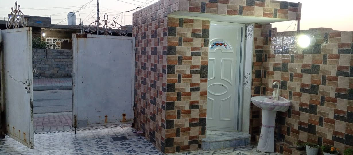 بيت للبيع مصفر خلف مستشفى الكرامه ركن ع شارعين المساحه 270 متر السعر 100 اللاستفسار ع الرقم ***********
