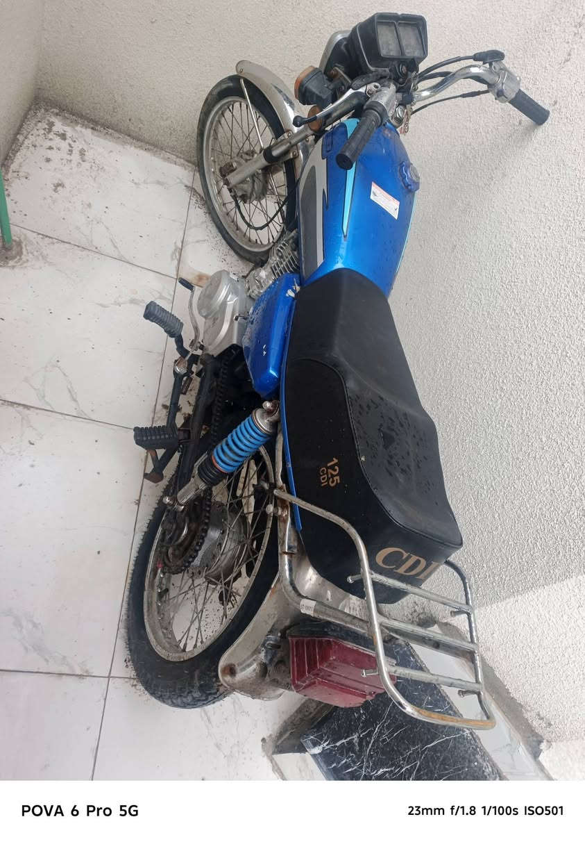 السلام عليكم دراجه يراني رقم وسنويه أبو رقم بيتهم بل تنومه يريد يحول  دراجه مكينه جديده اخذته من الأخوين ويل جديد كشن جديد مدكر وهواي شغلات جديده سعره مليون ونص  رقمي وتساب ***********
