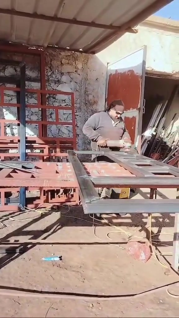 شكرا لمن أرادا بنا كسراً....فخذلهم الله وجعلهم لنا جسراً...عبرنا به نحو الأفضل ..
حدادة عمار الخطابي موصل حي القاهره مقابل جامع البرفكاني


**إذا كنت صاحب هذا الإعلان وتريد حذفه لأي سبب، رجاءا أرسل رسالة إلى الدعم الفني**